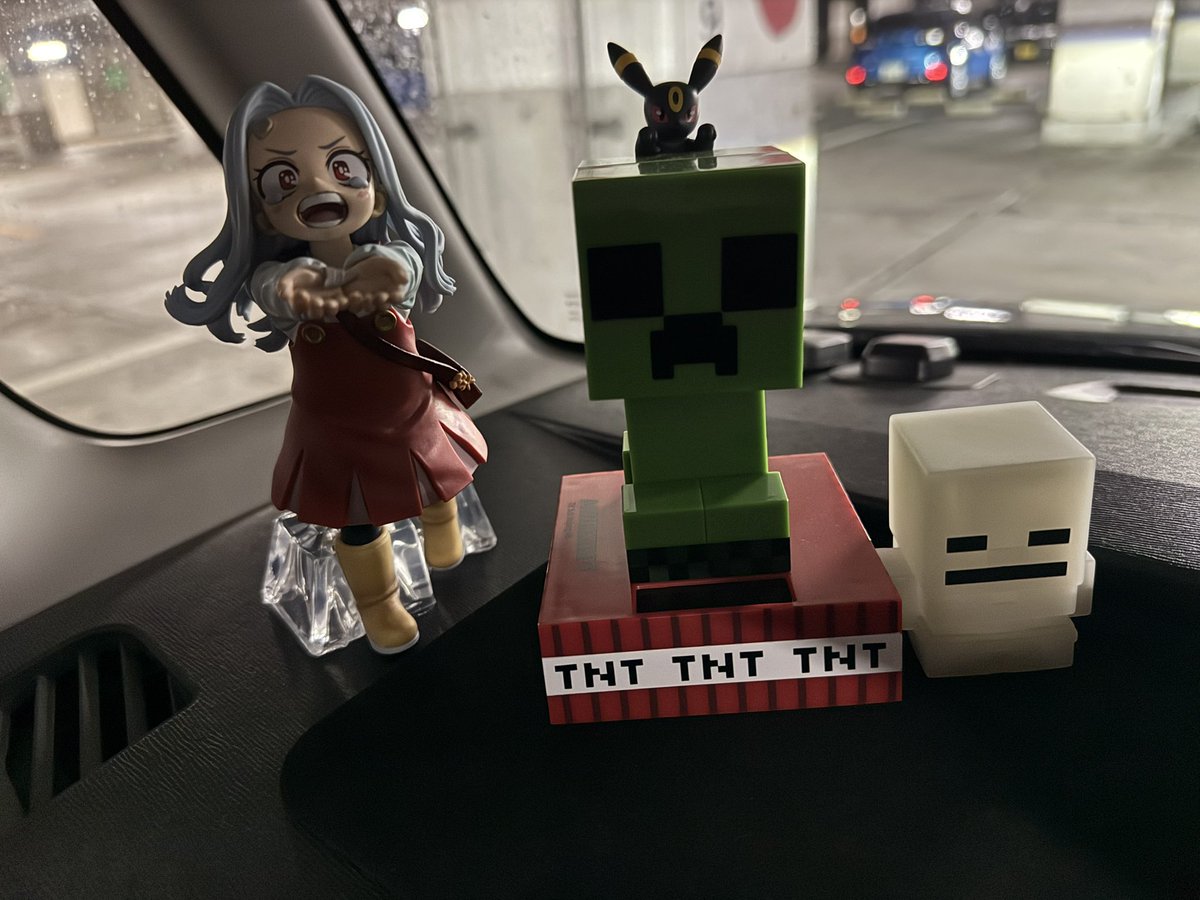 _mt4no's tweet image. 車までフィギュア人形だらけなってきた🧸