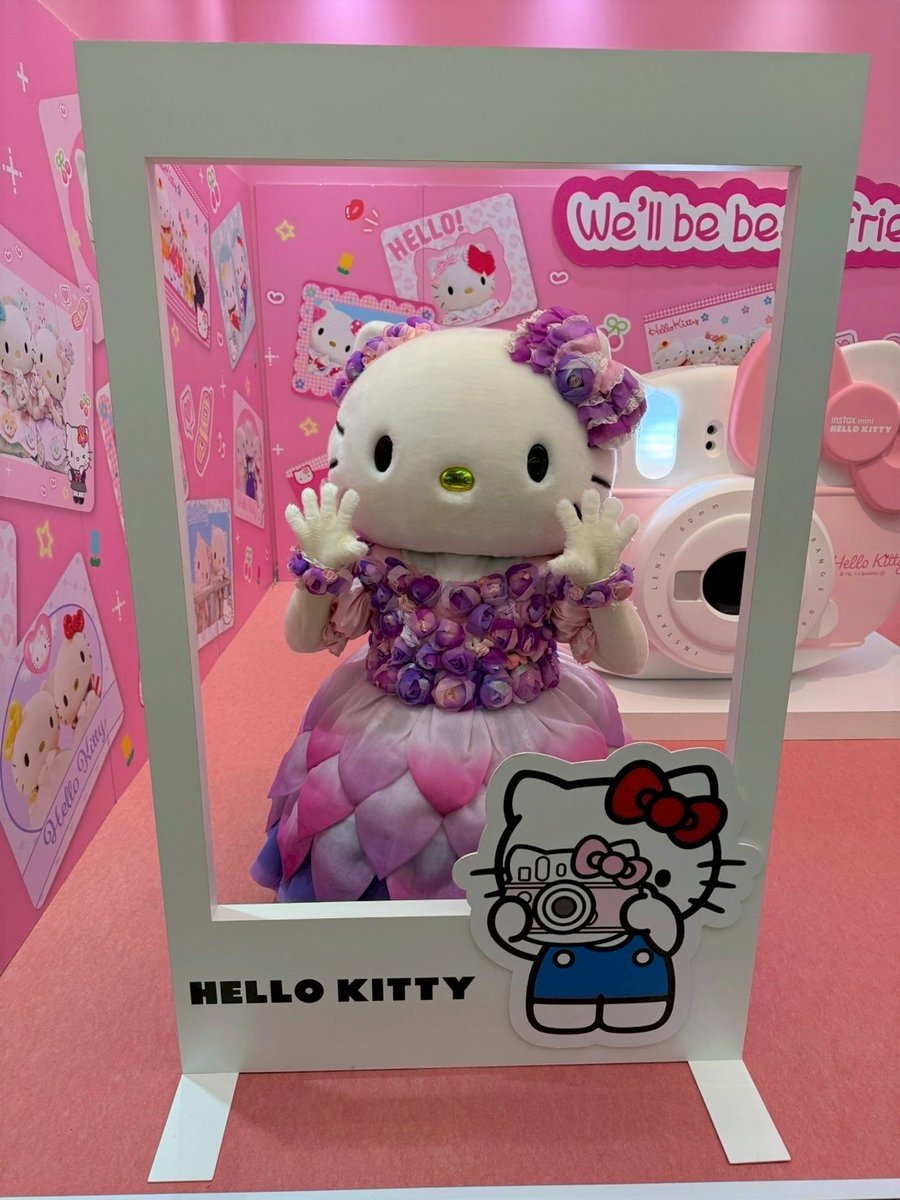 ハローキティ展 即購入⭕ グッズ付きチケット】Hello Kitty 展 -わたしが変わるとキティも変わる