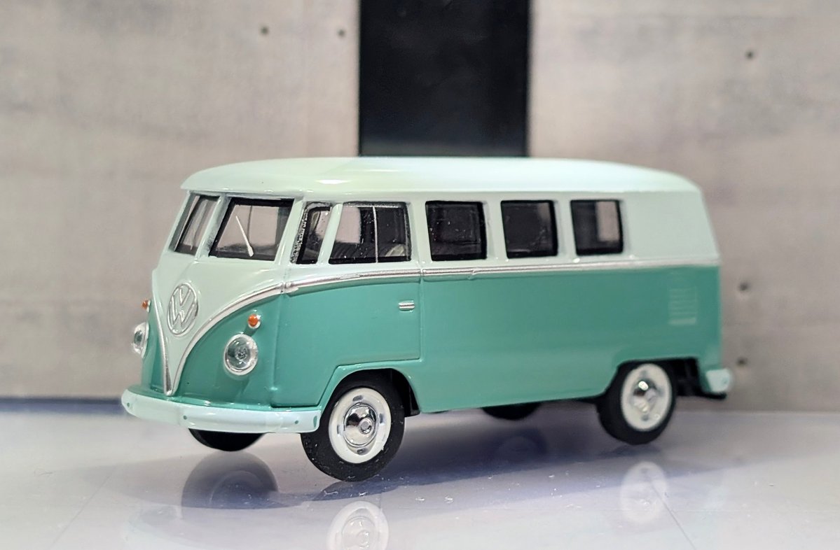 激レア！世界限定500台1/43 schuco シュコー　フォルクスワーゲンT1 VW T1 Bus シュコーのフォルクスワーゲンのT1バス リサ店で購入しま