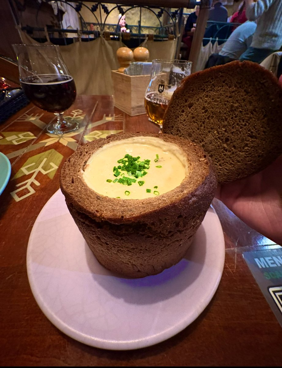 Riga 🥰 🇱🇻 cosy cafe nights- and beer flights! 😄🍻