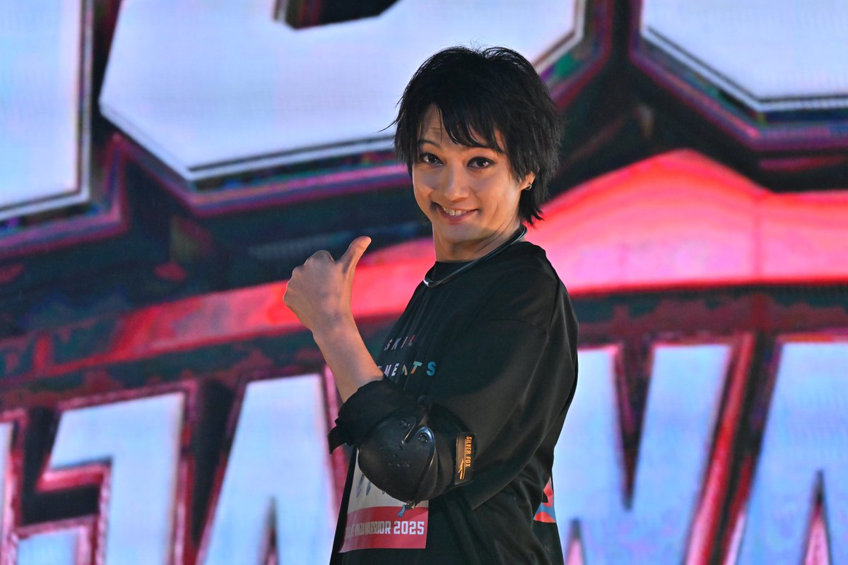 sasuke_tbs's tweet photo. ／
#SASUKE2025 放送中🎅
＼

お帰りなさい😭2年ぶりに帰還！
#ゴールデンボンバー #喜矢武豊 さん🐹🎸

まさかスーツでインタビューを受けていたなんて🤣笑

日置さん直伝の!?
「スーツならFINALいける説」を信じて✨

欠場の #樽美酒研二 さんの分まで暴れてくれ🔥
#SASUKE2夜連続 🎄 https://t.co/SIvV3S5NXn