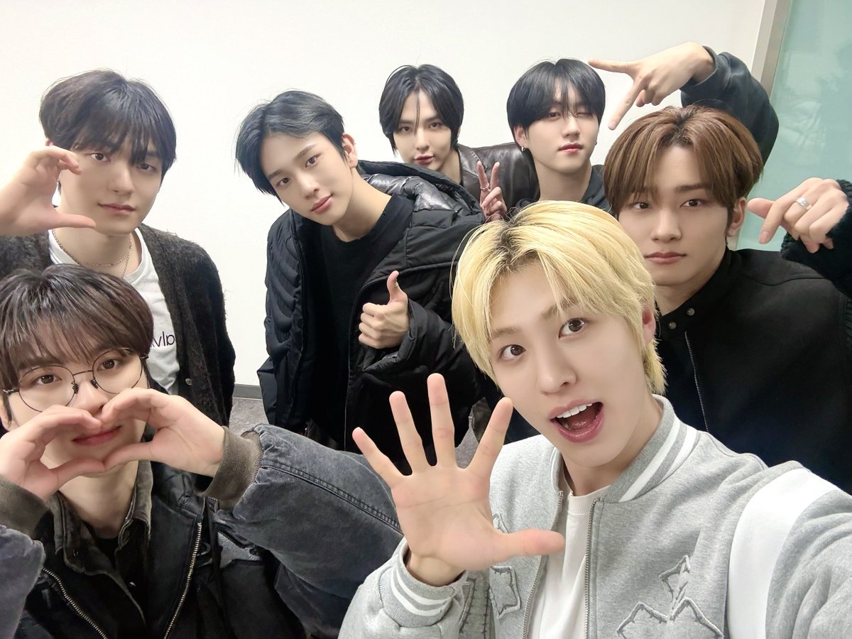 [🎁]
𝑻𝒐. 𝒁𝑬𝑵𝑰𝑻𝑯

𝓜𝓮𝓻𝓻𝔂 𝓒𝓱𝓻𝓲𝓼𝓽𝓶𝓪𝓼🎅🏻
행복한 크리스마스 보내자💗

                    𝑭𝒓𝒐𝒎. 𝑬𝑷𝑬𝑿

#EPEX #이펙스 #Eight_Apex #위시 #뮤 #아민 #백승 #에이든 #예왕 #제프 #2025크리스마스 #크리스마스 #Christmas