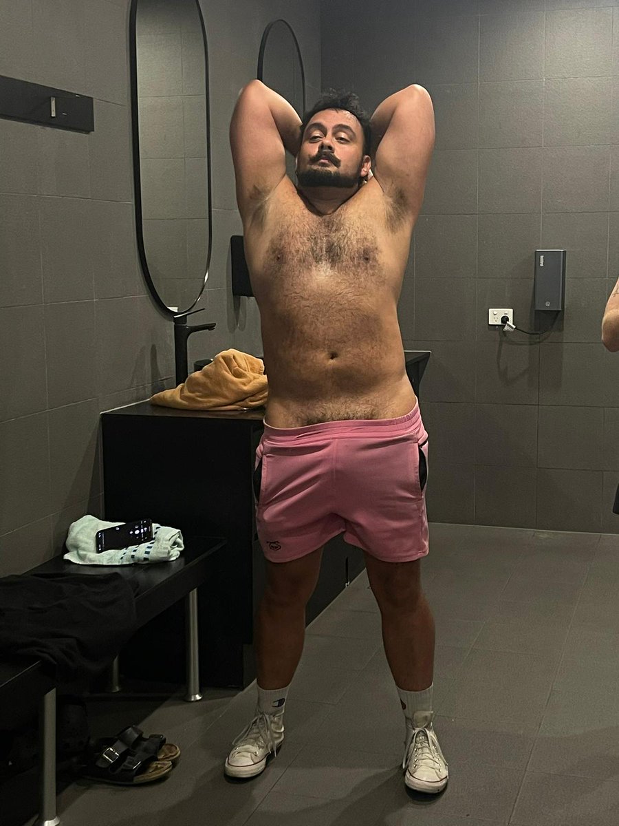 Post gym sesh snaps

You want to worship this, don't you?