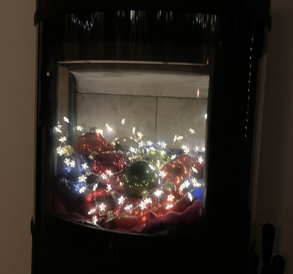 Wir wünschen allen frohe &amp; besinnliche Weihnachten 🎄💫
Unsere Anleitung für den korrekten, sauberen Betrieb Ihres Holzofens🔥👇🏽
#holzofengate