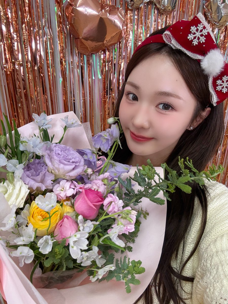 [#나나]
와우랑 함께 보낸 지 어느덧 5년째네요 
그동안 많은 일들 함께 이뤄내고 그만큼 더 가까워진 거 같아서 마음이 좋아요 좋아하는 연말에 와우 생일이 있어서 늘 기다려지는 거 같아요 생일을 맞이한 오늘 와우의 기분은 어떤지 묻고 싶어요 내년에도 내 후년에도 와우들이 보내주는 사랑에