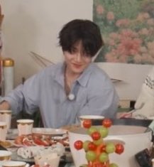 minsung: “we kiss every morning” 

YALL LOOK AT JEONGIN’S FACE  😭