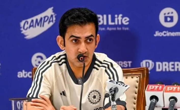 सारे स्टार खिलाड़ी विजय हज़ारे ट्रॉफी मे खेल रहे है,
गौतम गंभीर के शासन मे सब आयेंगे अनुशासन मे....😊
#ViratKohli𓃵 
#VijayHazareTrophy2025