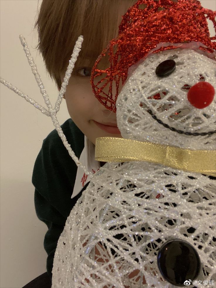 merry christmas to those who celebrate!! have a look at my fucking aegi as a treat