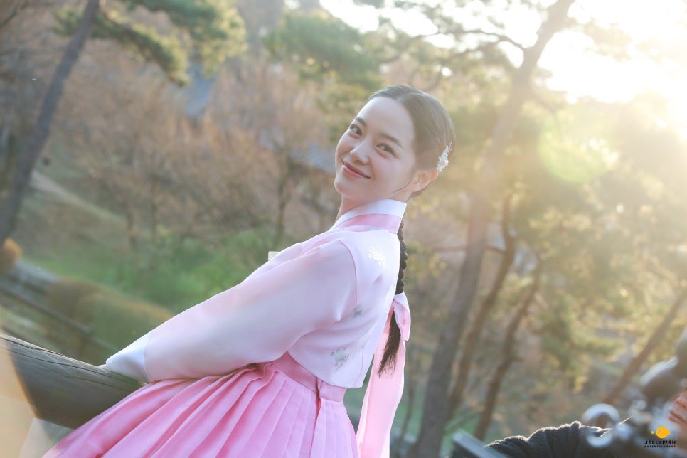 0828_kimsejeong's tweet image. [✏]
#POST
‘김세정’, 경이로운 연기가 탄생한 비하인드
 
▶️ m.blog.naver.com/jellyfishent/2…

#김세정 #KIMSEJEONG
#세정 #SEJEONG
#이강에는달이흐른다 #이강달 #박달이