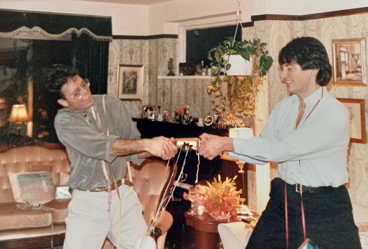 MikeReadUK's tweet image. A Merry Christmas &amp;amp; a big thank you to all the artists, labels, songwriters, producers, promo folk, voters, viewers &amp;amp; listeners, from all the team at Heritage Chart Radio &amp;amp; TV. 5.5 years &amp;amp; going from strength to strength.
The world's most popular chart in partnership with @tbhef