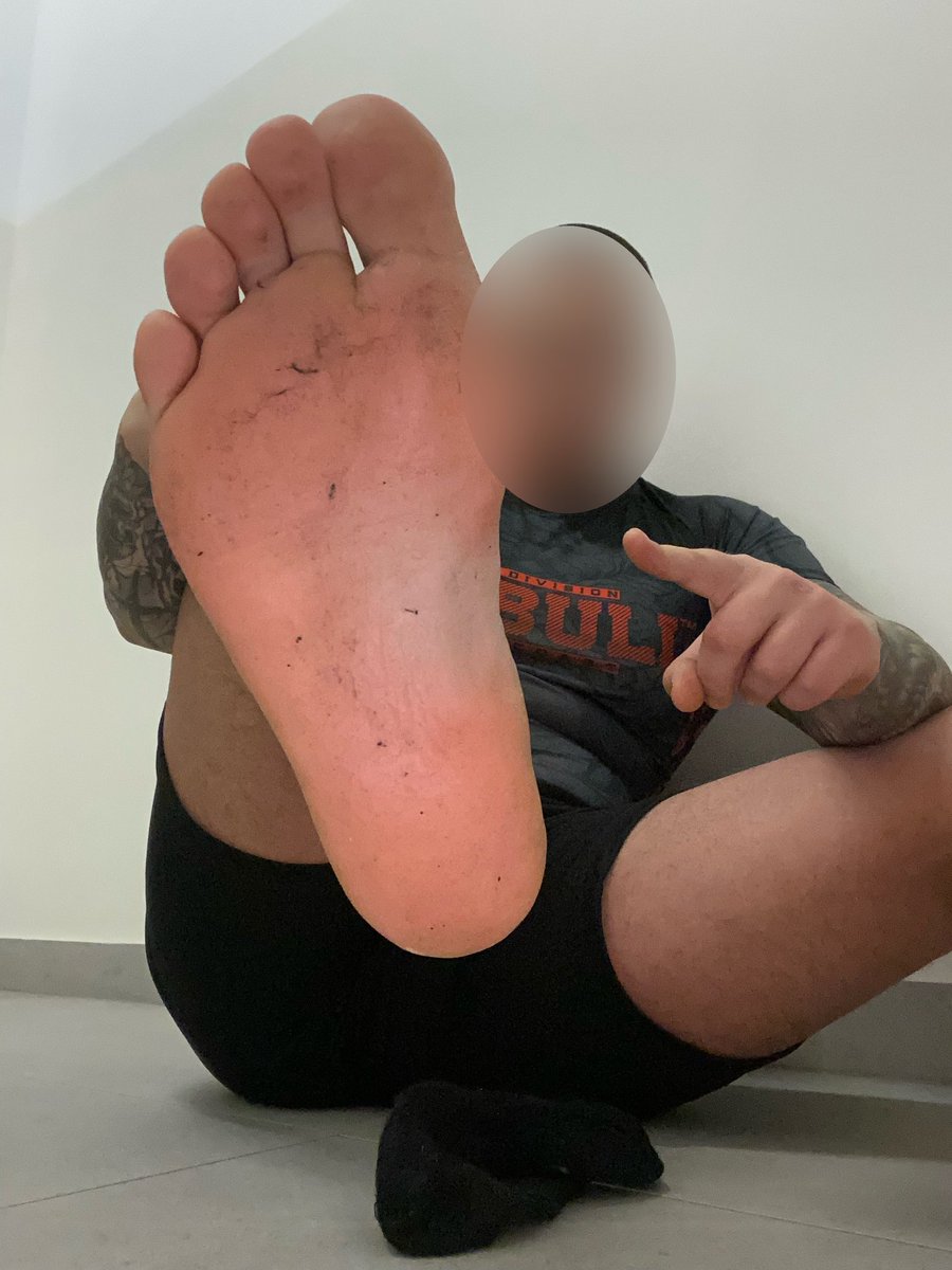 Ymasters89's tweet image. Wigilijna polerka to twój obowiązek, przed wigilijnym posiłkiem polerujesz moją stopę i oddajesz to co należy do mnie to twój święty obowiązek, więc na co czekasz zgłaszaj się w dm 😈
@rt_feet @promocion_pies
#sneakmaster #sneak #cashmaster #findom #femdom #soxy #cash #ATM