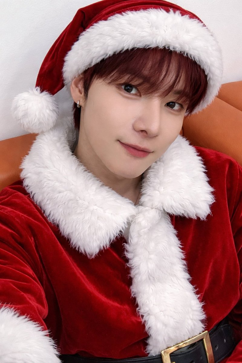 빨간머리 산타 이거 진짜 좋네요 .. 🐶🎄❤️