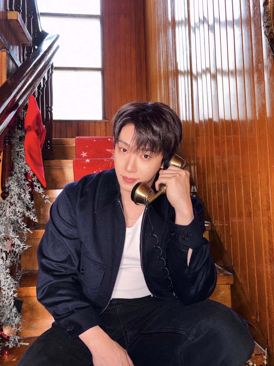 official__wonho's tweet image. 위니들 위해서 불러봤어 올해 크리스마스도 함께해줘서 고마워 💙

#원호 #WONHO