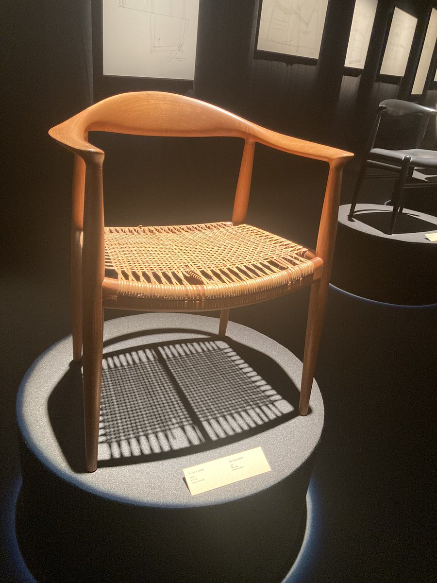 椅子は人間に最も近い家具です。そこに個性を与えることができます