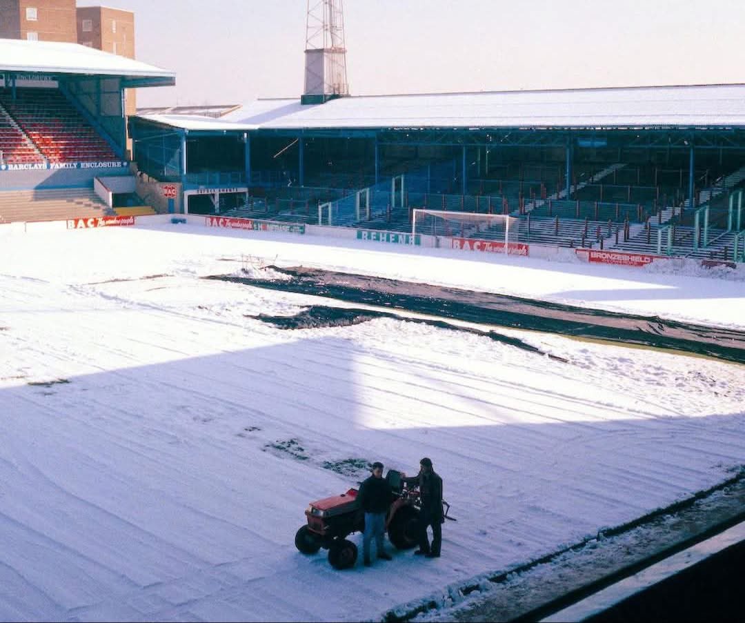 whulegends_XI's tweet image. A very Merry Xmas to all the West Ham family, I wish you nothing but happiness and see you in 2026 ⚒️