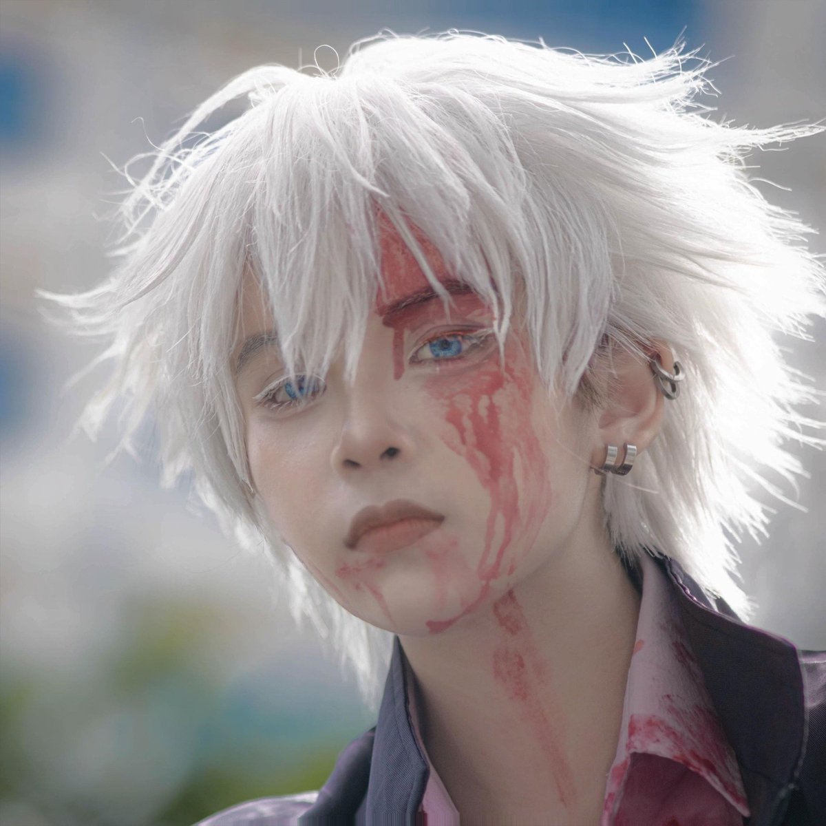 Today is the day that Satoru Gojo died </3 so here's a picture of me cosplaying him!