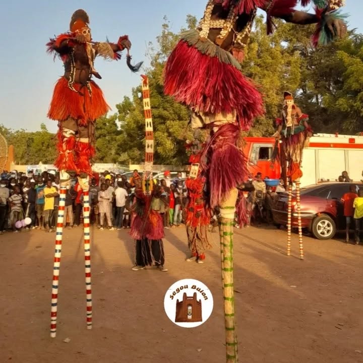 Segoupaw's tweet photo. [#Flashback Illustré - #Ségoupaw] 

📸 Flashback illustré sur la #prestation à la #foireartisanale de l'édition 19 de #SégouArtFSN2019

Nous avons passé un très beaux moments ensemble... (Voir plus) 
https://t.co/PZcINPPj92 https://t.co/pUI20UPmaQ