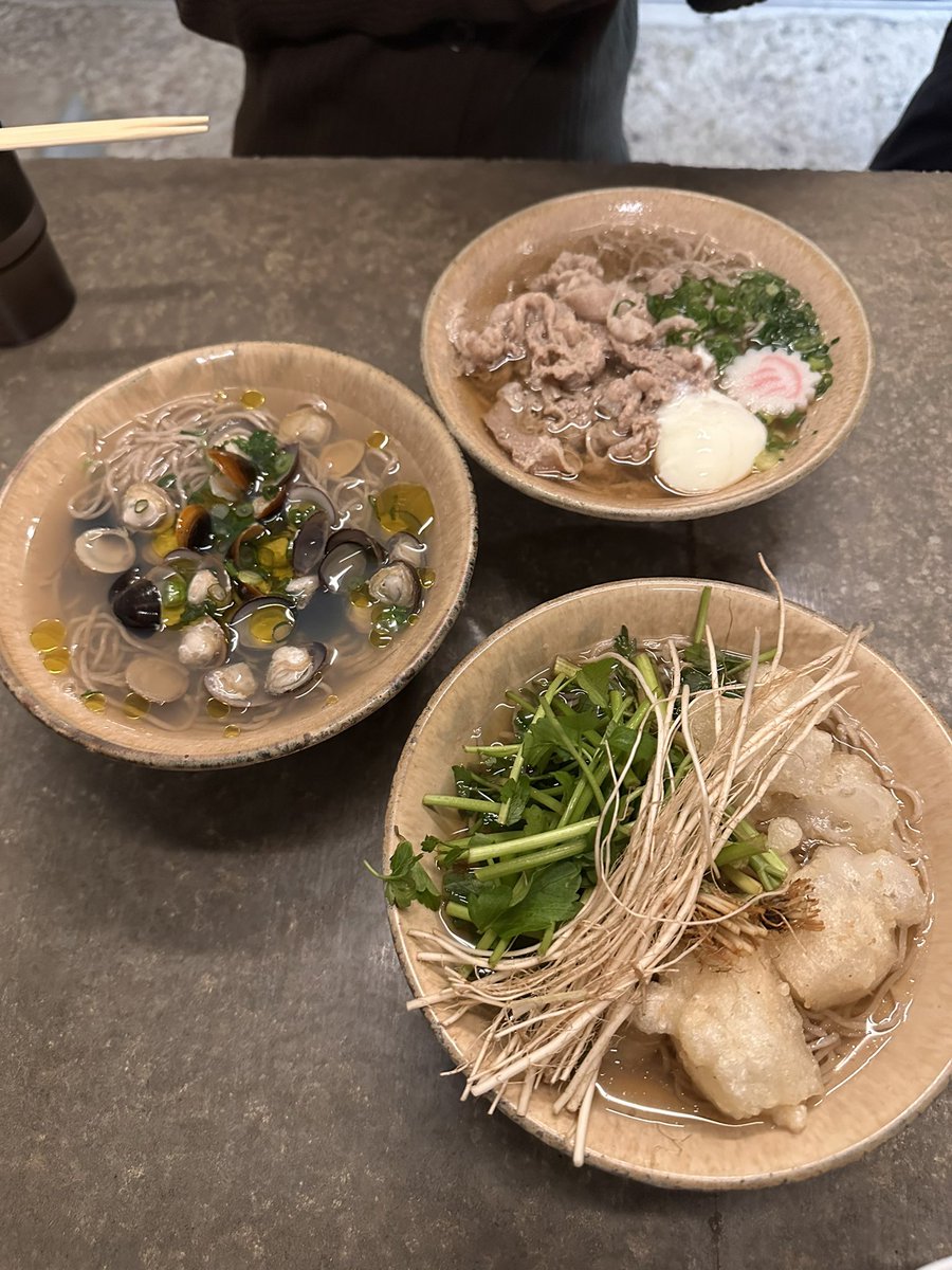 _totonouchan_'s tweet photo. クリスマスもうとっくに終わった気分

もう年末気分でうまい蕎麦食べた
せりと揚げ餅蕎麦、さいこー
根っこまでおいしかった

あと２日がんばる💪 https://t.co/1O3R0qL3lM