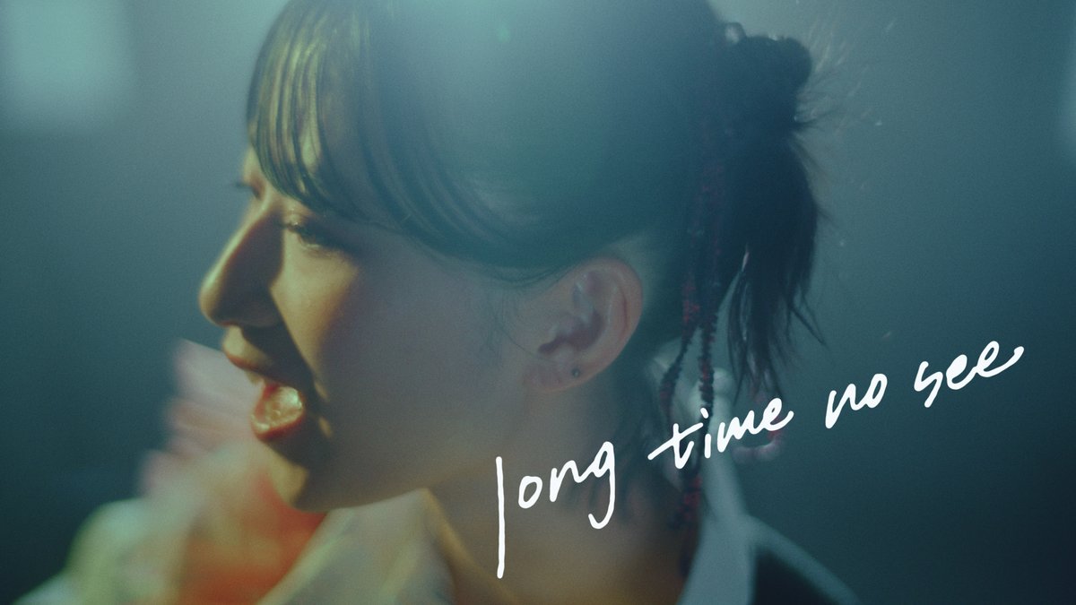 info_pinkmo's tweet photo. ══ ꫛꫀꪝ WORKS ══

🎬#MUSICVIDEO
フジタ カコ 「long time no see」
監督・制作をいたしました。
┈┈┈┈┈┈┈┈┈┈┈┈┈┈┈┈┈┈┈┈┈┈
同じ空間にいても、世界と自分の時間は違う速さで流れている。そんな楽曲から感じた温度を、フジタさんとバンドメンバーの皆さんの重なったり、噛み合わなかったりする時間の流れとして、映像にしています。
┈┈┈┈┈┈┈┈┈┈┈┈┈┈┈┈┈┈┈┈┈┈
🔗https://t.co/7bQXsIZaR7