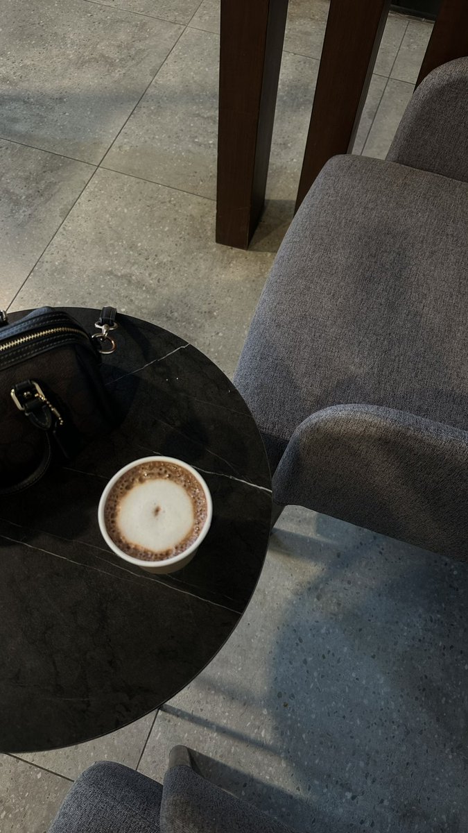 مرحبا مرحبا يا أغلا من أغليت و أغلا
من غلا روحي لعمري و ذاتي لذاتي

منك «أحبك» بعد ما جات متأخر أحلا
من طعم كل «أحبك» ذقتها في حياتي

جابك الله لي مْن اتلا وجيتك من أتلا
لين بـ اسمك حلت ضحكاتي و ذكرياتي