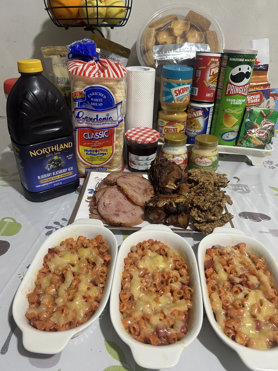 L 👅 R tweet media