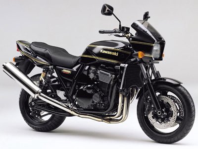 このグリーンメタリックが1番欲しいが黒にゴールドラインも良いねー
フルパワーの逆車の玉数が少な過ぎて中々出て来ないのが難点
#Kawasaki 
#zrx1100 
#zxr1200r
