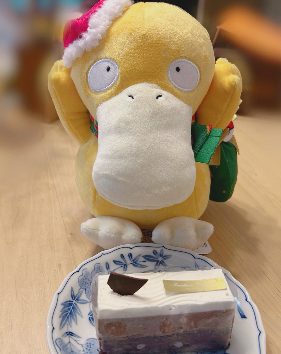 oyasumi_ohuton1's tweet photo. クリスマスだからね！ケーキ食べよね！ https://t.co/KEbv3QXoUo