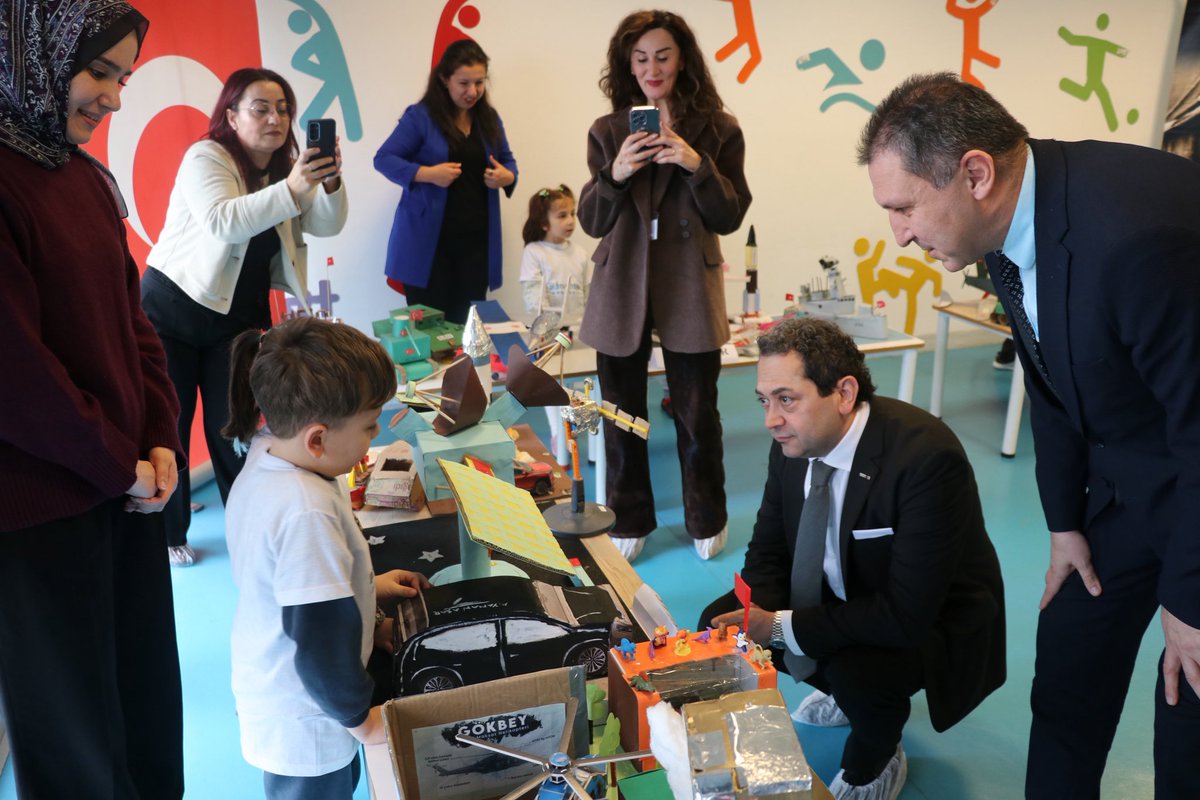 ASO 1. Organize Sanayi Bölgesi Anaokulu tarafından “Anaokulu Yerli ve Milli Teknolojilerimiz Sergisi” düzenlendi. 

Sergide, minik öğrencilerin yerli ve milli teknolojilerden ilham alarak hazırladığı maket uçaklar, tanklar ve çeşitli savunma sanayi ürünleri büyük beğeni topladı.