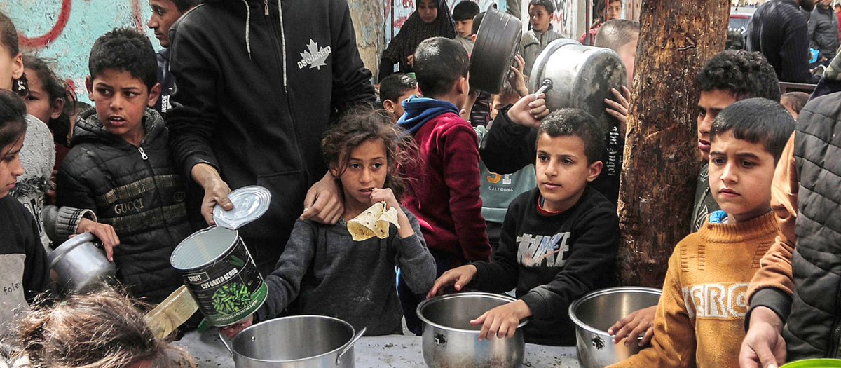 BareeqAlaamaqEN's tweet image. If you could whisper one message of hope to someone struggling today, what would you say? Your words matter. Let us share them. #MessageOfHope #CommunitySupport #KindnessMatters