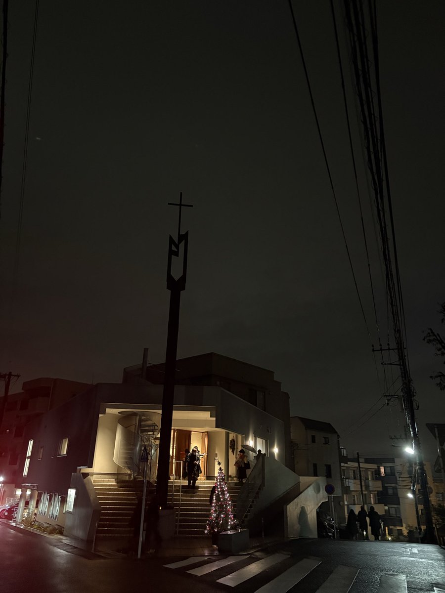 lepontvert's tweet photo. 夜半のミサに参加しました🌲 https://t.co/jyFp8kbvBG