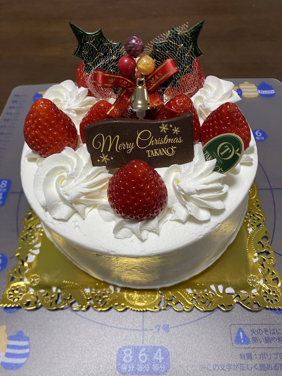 kiracha06's tweet photo. 体調不良で嘔吐した後だが
高野のケーキはうまいじぇ♪ https://t.co/1LkahPrcg0