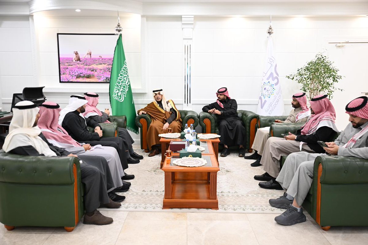 التقى سعادة أمين منطقة الحدود الشمالية المهندس هشام العوفي بمدير فرع هيئة التراث بالمنطقة الأستاذ محمد الزمام والفريق المرافق له، حيث جرى اللقاء حول مبنى دار الحكومة (المالية سابقًا) ومبنى الاتصالات السلكية واللاسلكية ومناقشة التراث العمراني وتأهيل المناطق المحيطة بالمباني