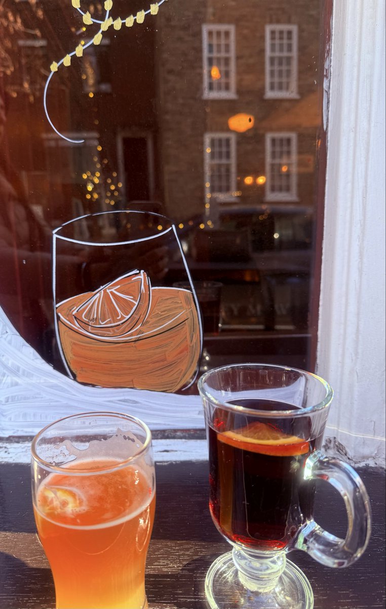 Free_tweeBird's tweet photo. #LondonChristmas They make the best pies here 😋 Christmas food and drinks here are a feeling - not just about the taste! https://t.co/jy8TP2IZCf