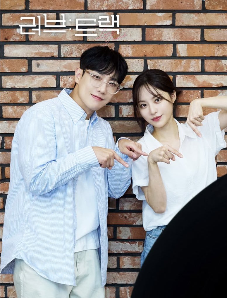 BenzsiPD's tweet image. #Leejoon Love Track : “One Star‘s Love”

D Day KBS 2TV 
⏰ 9.50pm. KST (เวลาไทย 19.50 น.) 

STREAM : aqstream.com/kbs2/KBS2-Stre…

(ไม่มีลิขสิทธิ์ซับไทยนะคะ)
~~~~~
#Leejoon 
#이준