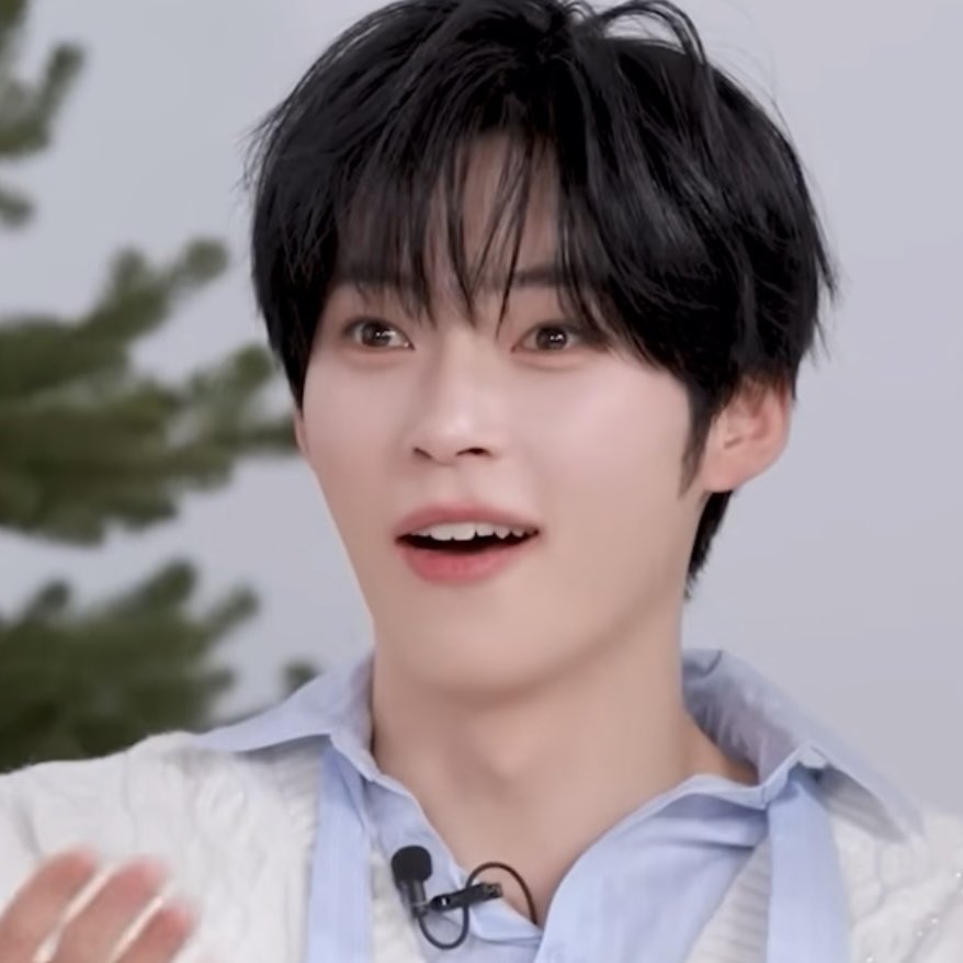 1uvbini's tweet image. 안광이 진짜 빤짝빤짝해