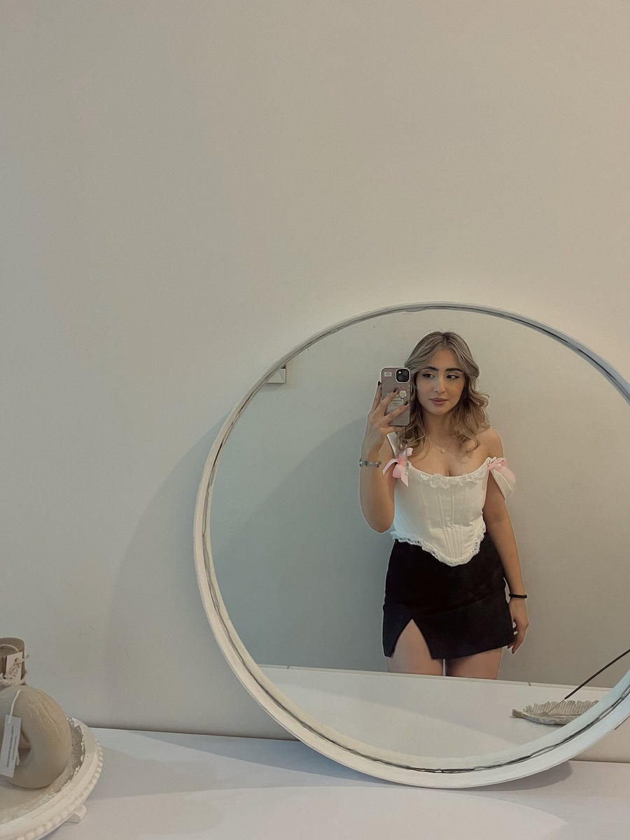 like_moon tweet media