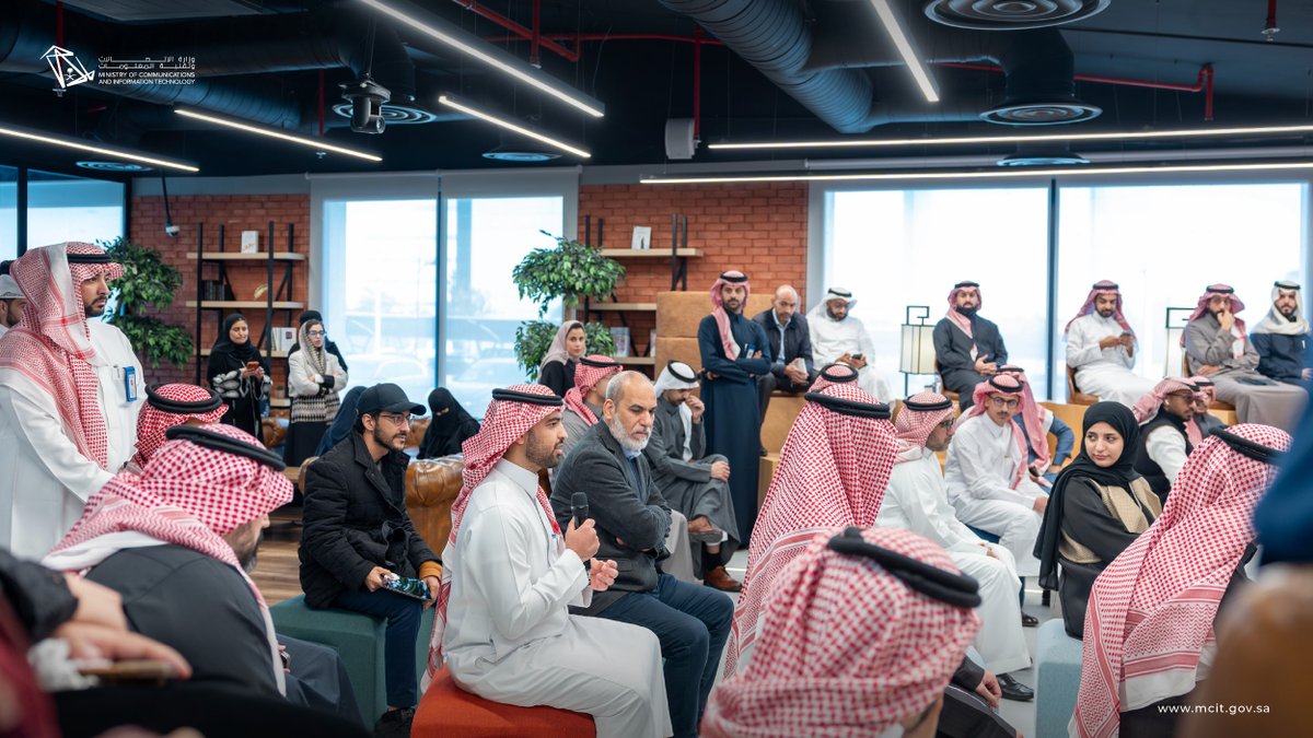 McitGovSa's tweet image. فرصٌ رقمية واعدة، وحلول مبتكرة، وطموحات تقودها ريادة الأعمال؛ نوقشت اليوم في مجلس ريادة الأعمال الرقمية بمركز #كود، بحضور معالي المهندس عبدالله السواحه @aalswaha، ومعالي نائب الوزير هيثم العوهلي @halohali، وعددٍ من رواد الأعمال في القطاع الرقمي.