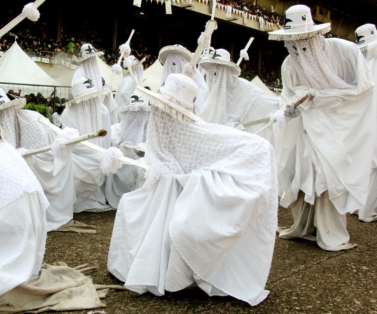IdrisAOni1's tweet image. Ẹyọ festival is a local traditional festival in Lagos State, Nigeria. As Lagosians, we grew up seeing it but as Muslims, our parents never participated in it and we never did. In fact, I do not recollect knowing any Muslim from my side of Lagos who ever participated in it.…