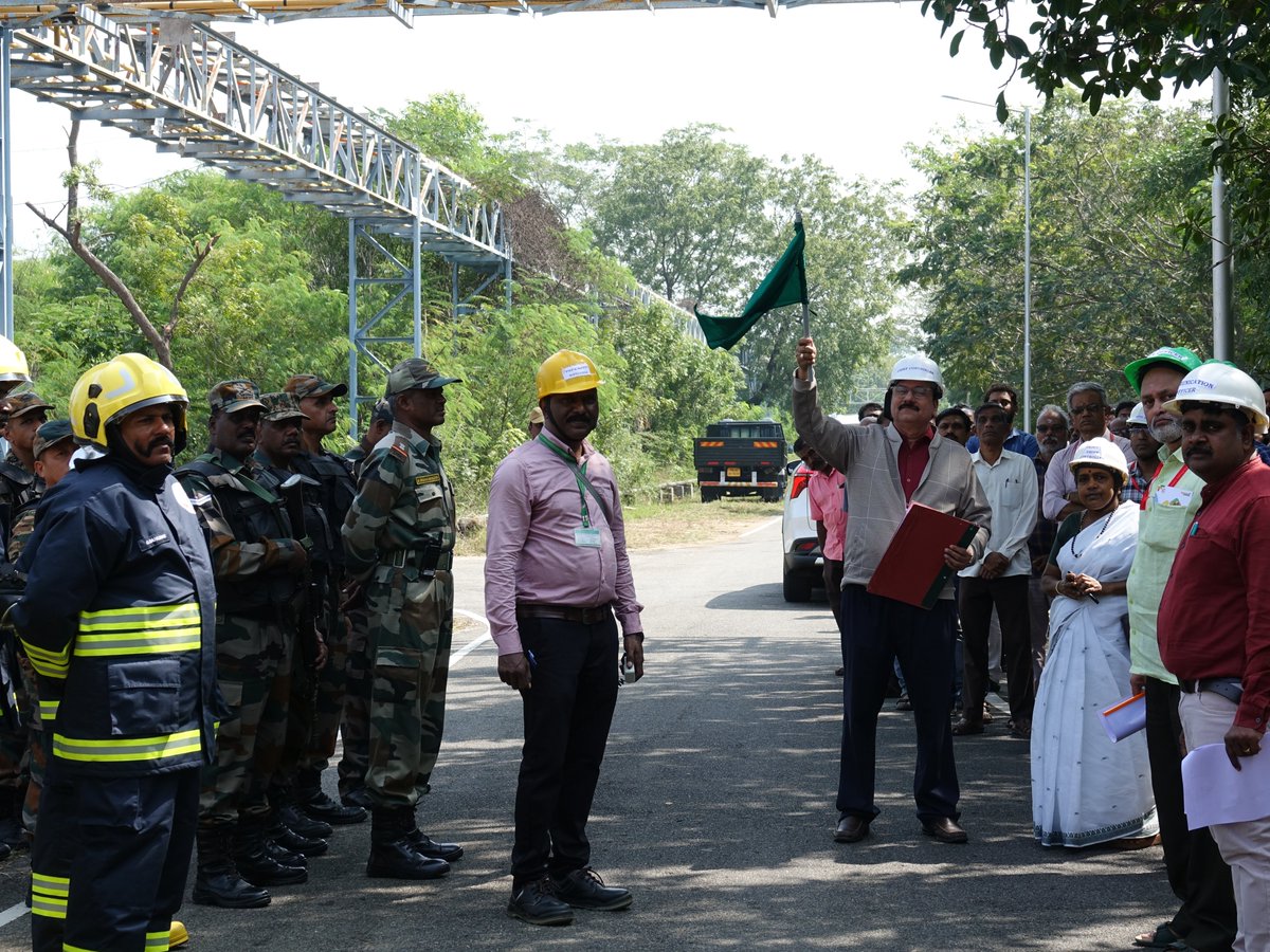 PRO_HEPF's tweet photo. Preparedness saves lives.

HEPF Trichy successfully conducted a Mock Disaster Drill on 23-12-2025, with State Authorities &amp; Mutual Aid Scheme members working together for effective emergency response.
#DisasterPreparedness #SafetyFirst #HEPF https://t.co/GrCcHeaWvw
