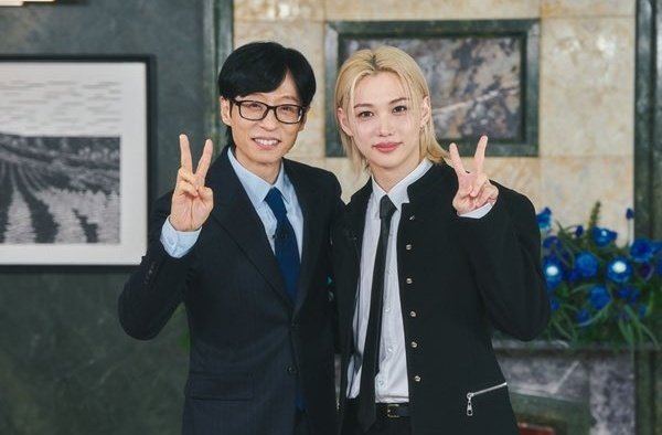 yongdeelixx's tweet image. Xmas Eve with Felix

FELIX QUIZ ON THE BLOCK
#FELIX_YouQuizOnTheBlock
#유퀴즈_ON_THE_필릭스