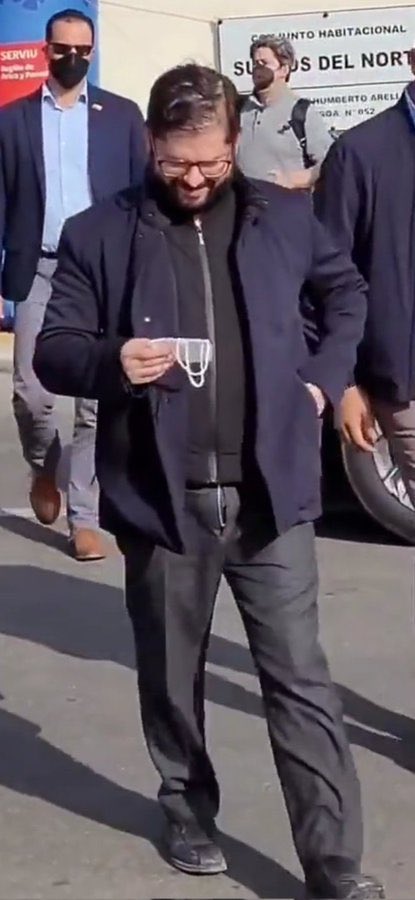 Ferantonia28's tweet image. --La diferencia es total.

El caballero          El mamarracho