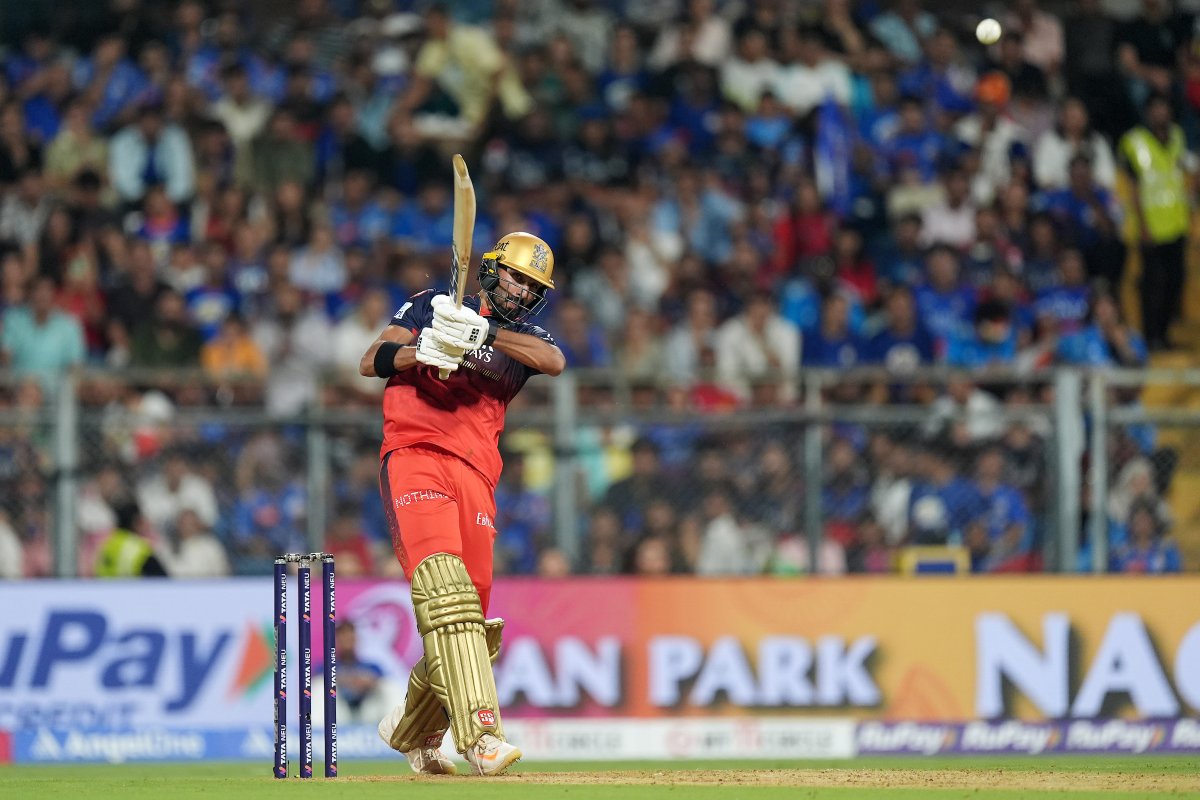 🚨RECORD RUN CHASE🚨

Karnataka have chased down 413 😱😱😱

This is the highest run chase ever in the history of #VijayHazareTrophy 

This is also the 2nd highest run chase ever in the history of List A cricket, only behind South Africa's epic chase against Australia in 2006.