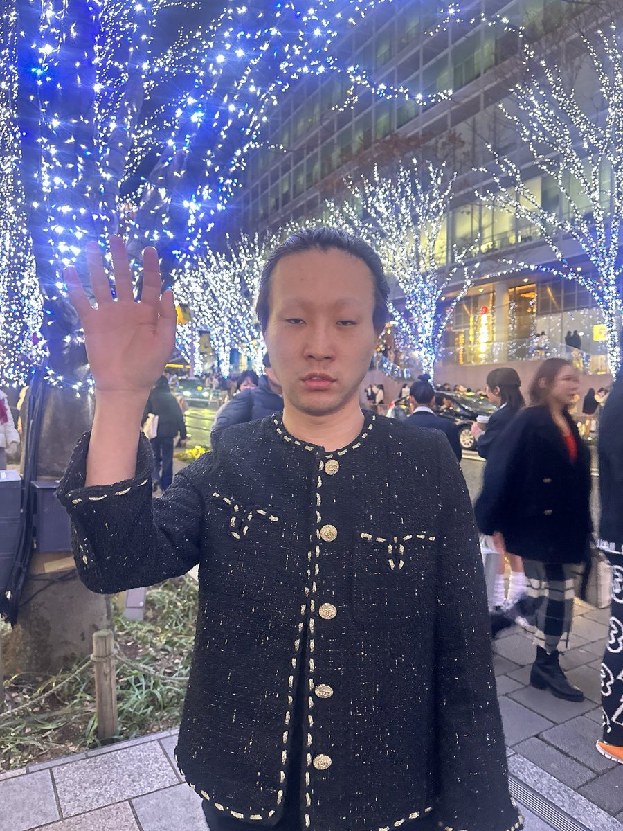 左の画像でマチアプ登録してるんだけど
クリスマス混み過ぎて時間無くて急いで
すっぴんで、待ち合わせ場所に向かったら
"ギャァァァァァァ"ってけやき坂で叫ばれて
ダッシュでガチで帰られたんだけど何で
クリスマス当日に帰るとかありえなくない？
無理キレそう、