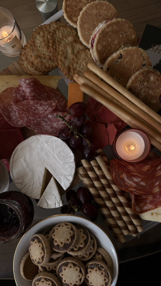 shreshth_goel's tweet image. Image A is about to eat image B 😵