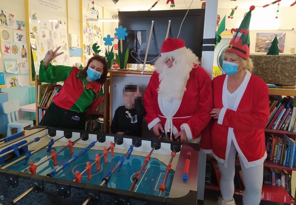 🎅 Per la Vigilia di Natale Edil Impianti Trieste ha fatto un regalo davvero speciale ai piccoli pazienti del #Burlo portando #BabboNatale e i suoi aiutanti a distribuire doni in tutti i reparti dell'ospedale. 
Grazie per aver accontentato tutti i bimbi presenti! 
#Natale2025