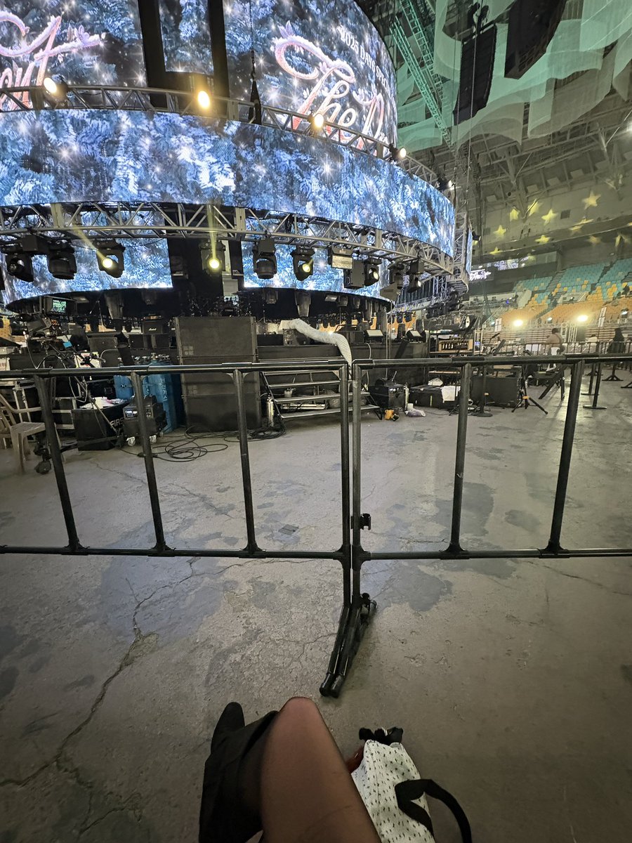 크리스마스 연례행사 끝나니 이제 곧 2026년 이라는게 실감나고
2026년?
난모르는일