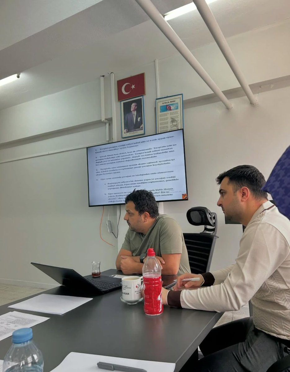 talasram's tweet photo. Talas Ram tarafından geliştirilen Mesleki Gelişim Akademisi kapsamında Uzman Psikolojik Danışman Orhan ALTUNER tarafından verilen “Çocuklarda Duygu Regülasyonu ve Oyun Terapisi” konulu eğitim,
Talas RAM’da gerçekleştirildi.
@tcmeb @MebOrgm @kayserimem @TalasMEM https://t.co/YFUi0YKzYE