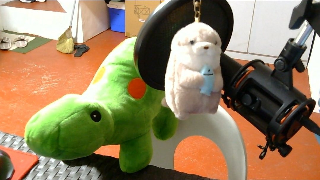 even before Christmas Eve, may bantay akong rawr rawr na cute hehehehe may kasama pang otter yan