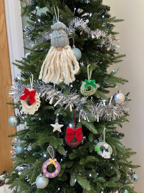 KHHospice's tweet photo. ’Twas the night before Christmas and all through the place,
Kindness was shining, putting smiles on each face.
One lovely supporter, with time and with care,
Handmade decorations for all to share.

Every penny raised helps families near - thanks for spreading festive cheer❤️ https://t.co/AeP8QL8mbS