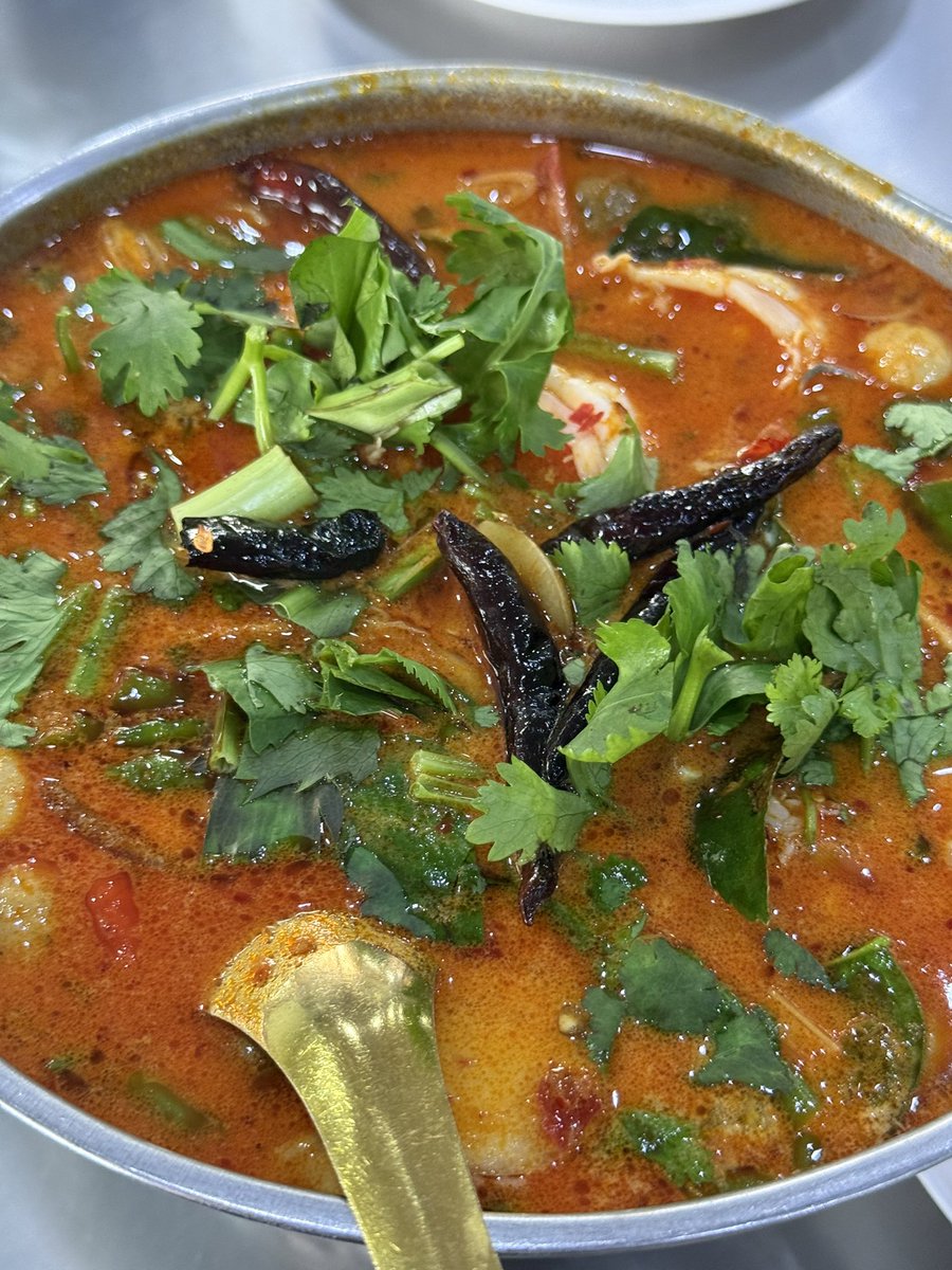 domiezret's tweet image. อยากทานกับข้าวพนักงานเจ๊เหมยด้วย